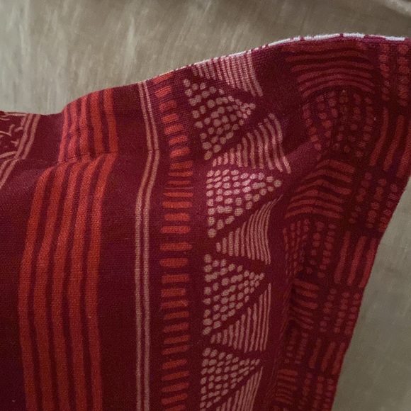 RATAN TEXTILES PVT. LTD.
PILLOW COVER
COTTON & LINEN 18” x 18”
MADE IN INDIA NEW - Picture 4 of 10